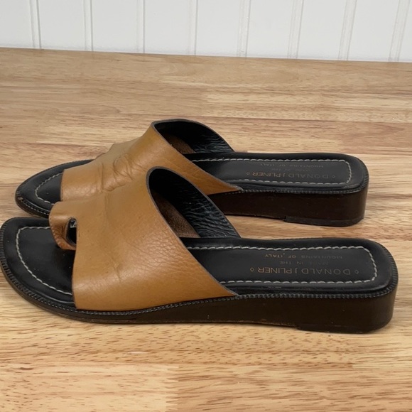 DONALD J PLINER tan leather sandals - Picture 3 of 16
